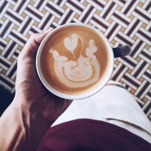 latte art swan